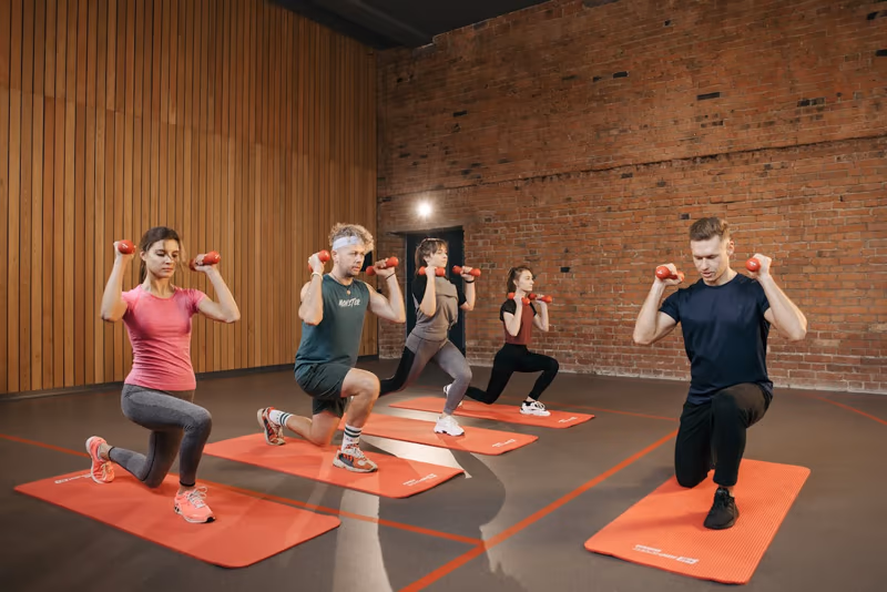 Gruppe beim 4FLOW Functional Movement Training, fließende Bewegungen und Koordination